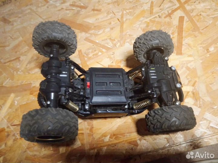 Машинка на пульте управления