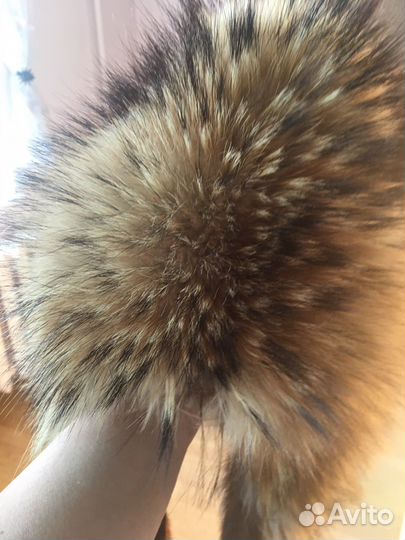 Шапка из меха лисы капором на завязках