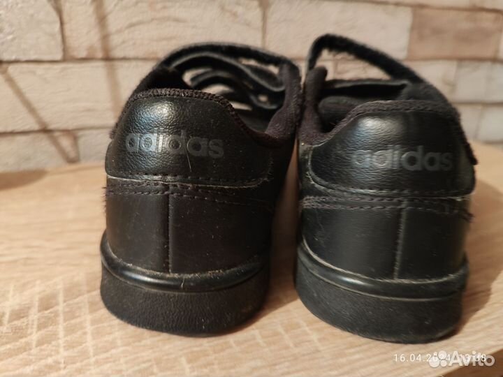 Кроссовки adidas