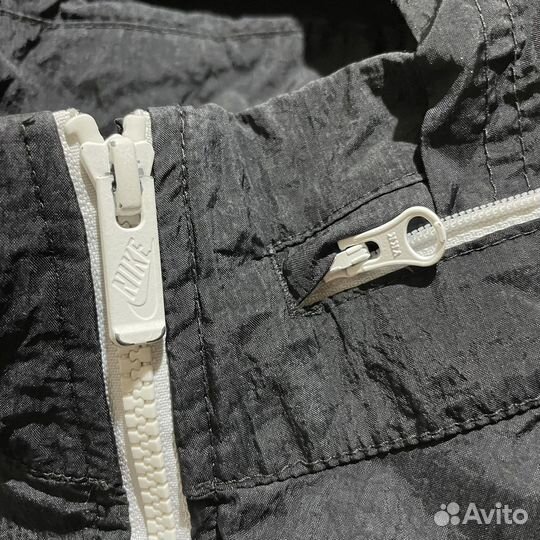 Нейлоновая ветровка Nike drill