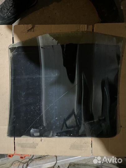 Стекло заднее правое Volkswagen Golf 3