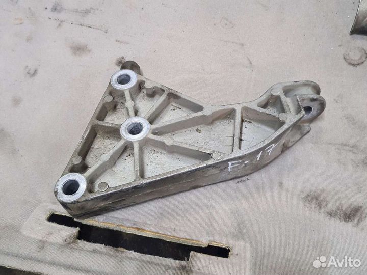 Опель астра Зафира кронштейн крепления МКПП F-17