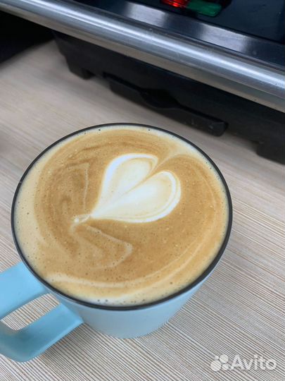 Бариста в кофейню