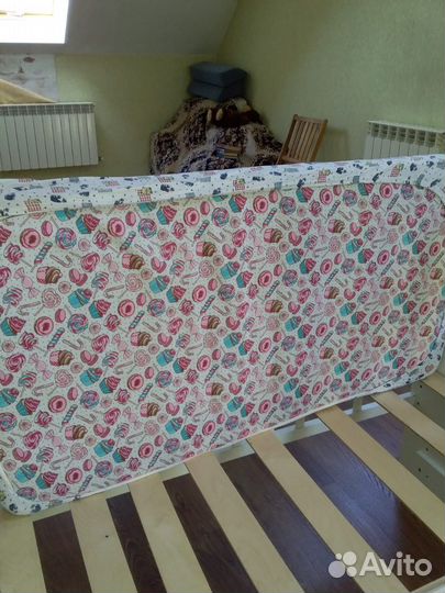 Детская кроватка с матрасом