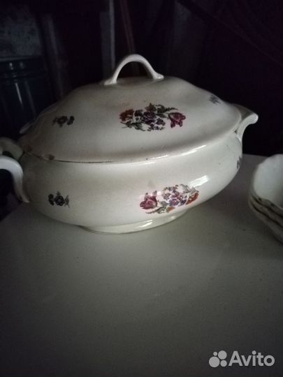 Супница, салатницы, селедочницы. чайники