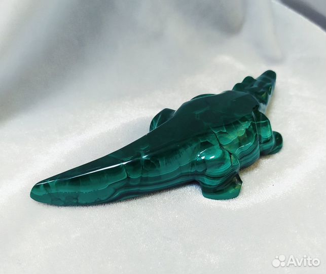 Фигура крокодила из малахита