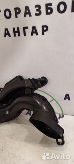 Воздухозаборник Nissan Juke F15E HR16DE 2012