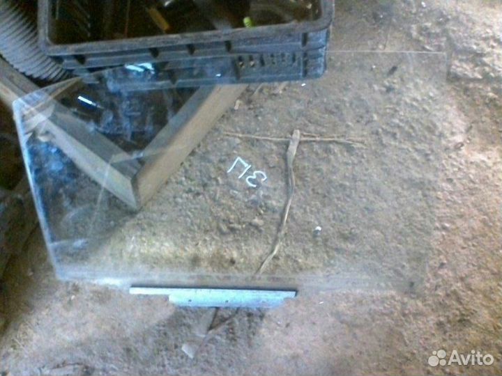 Стекло двери заднее правое Toyota Avensis 2