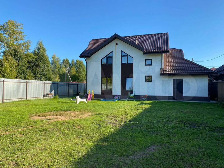 Коттедж 178 м² на участке 6 сот.