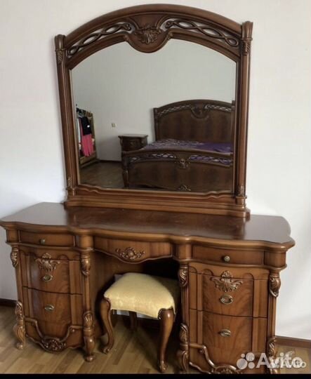 Спальный гарнитур