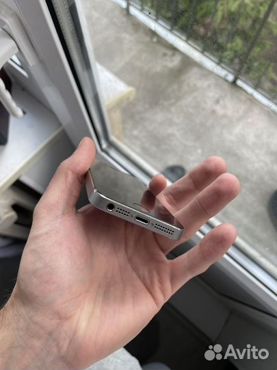 Телефон iPhone 5s