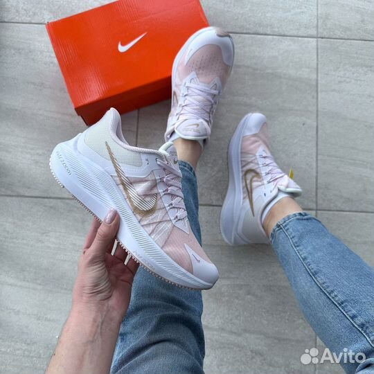 Кроссовки Nike женские