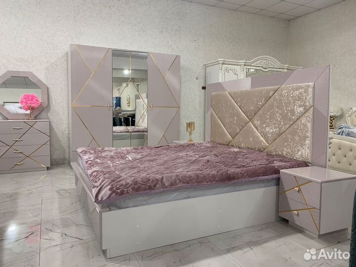 Спальный гарнитур