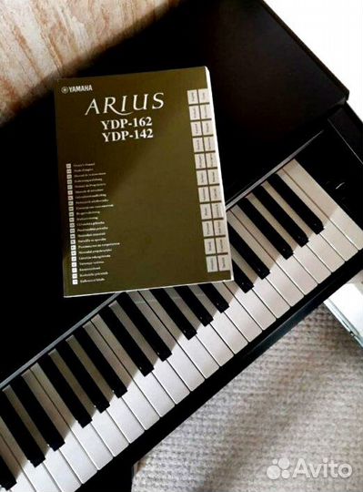 Цифровое пианино Yamaha Arius YDP-142