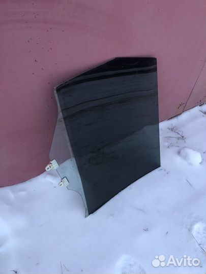 Стекло задней левой двери Nissan X-trail T31