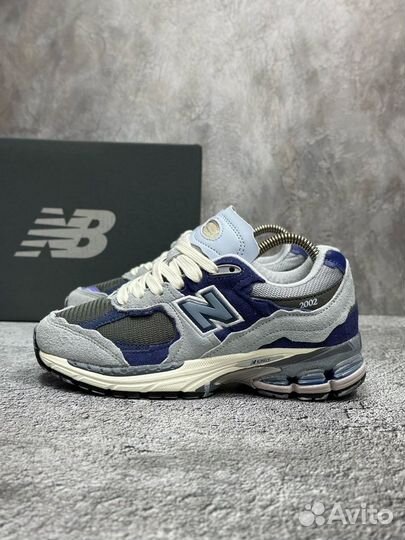 Кроссовки женские New Balance 2002r