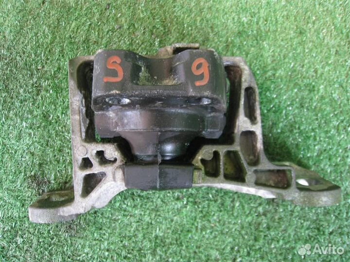 Опора (подушка) двигателя правая Ford Focus 2 (CB