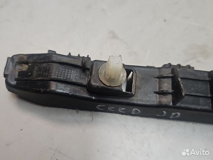 Направляющая бампера задняя правая Kia Ceed 2 JD