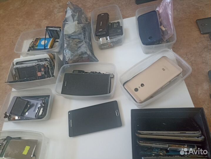 Телефоны и планшеты на запчасти под восстановление