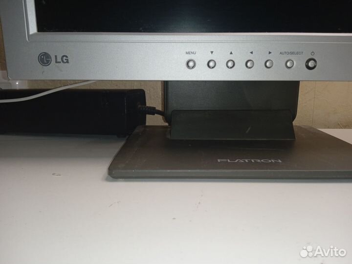 Продам монитор LG flatron L1510S
