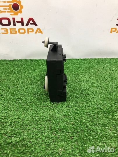 Блок управления дверьми передний правый Volkswagen