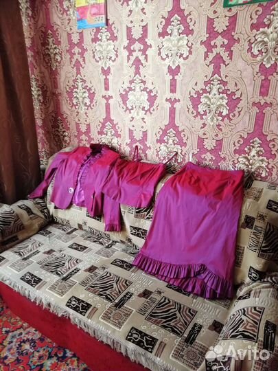 Костюм женский тройка 48 размер. Жакет, юбка и топ