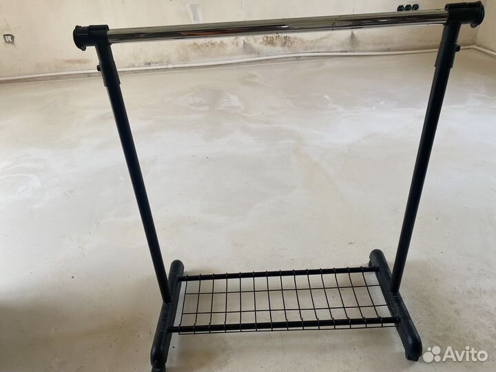 Вешалка для одежды напольная