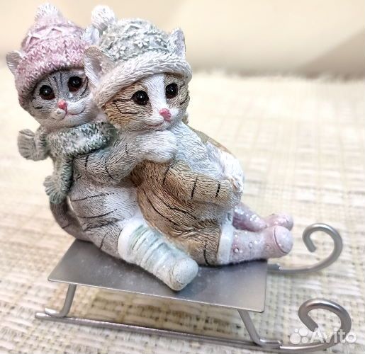 Фигурка коты на санках