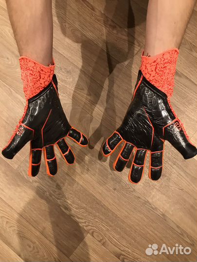 Вратарские перчатки