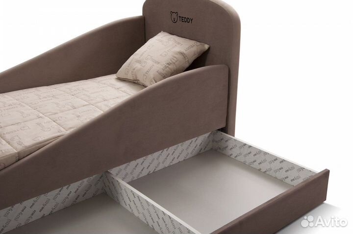 Детская кровать с вышивкой Тедди