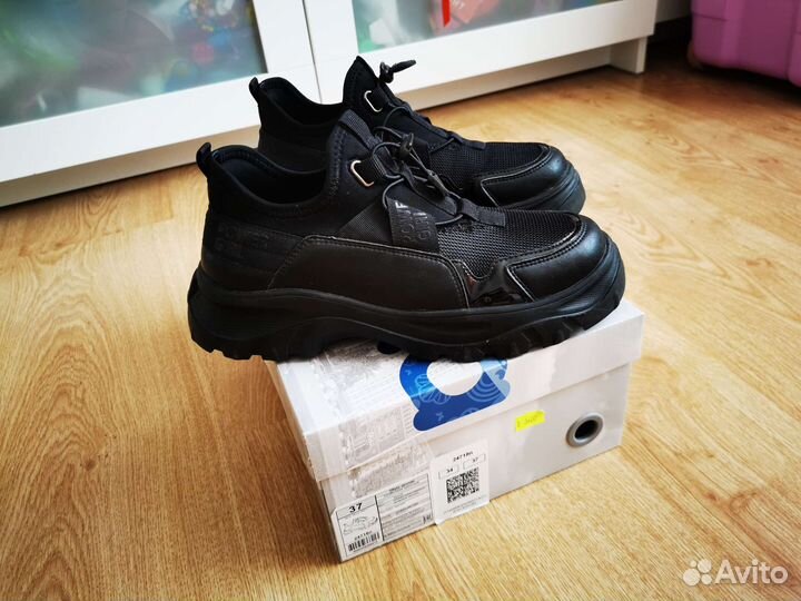 Кроссовки для девочки