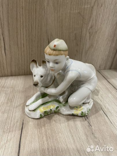 Статуэтка фарфор юный пограничник СССР лфз