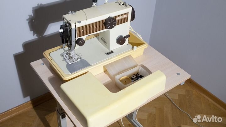 Швейная машина Weritas