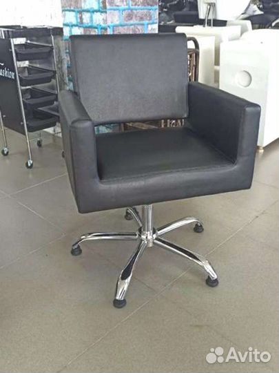 Парикмахерское кресло