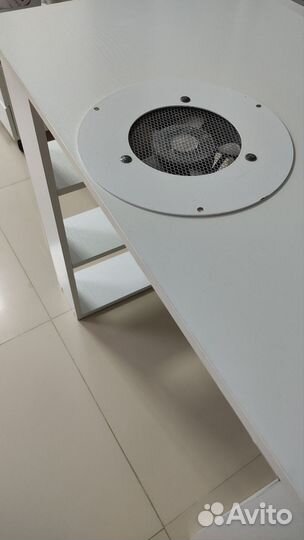 Маникюрный стол с вытяжкой бу