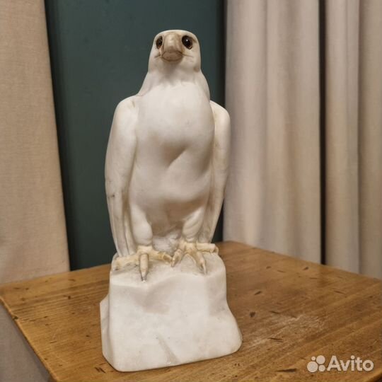 Старинная мраморная фигура