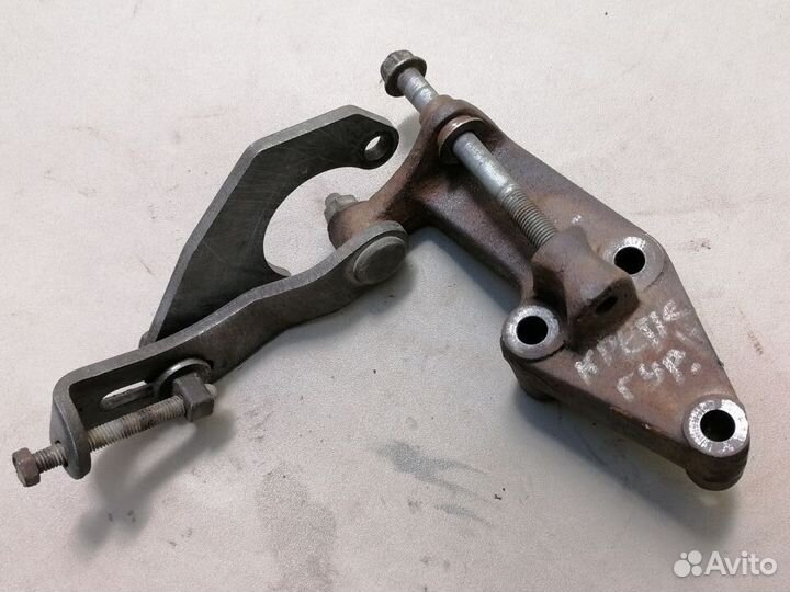 Кронштейн насоса гур 1.6 B6 Kia Sephia 1993-1997