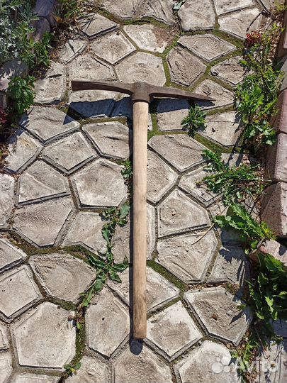 Огромная кайло-кирка кованная с черенком СССР