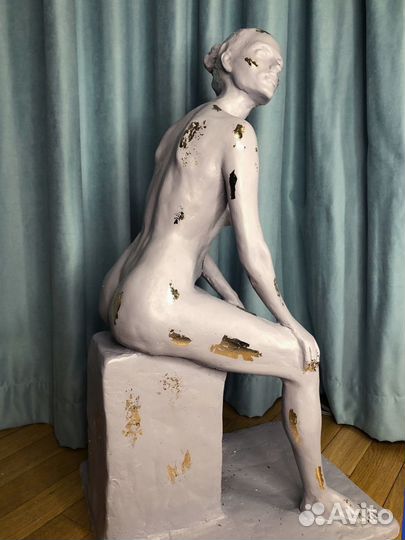Скульптура из гипса с золотой поталью 