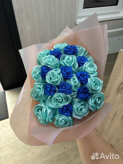 Розы из атласных лент