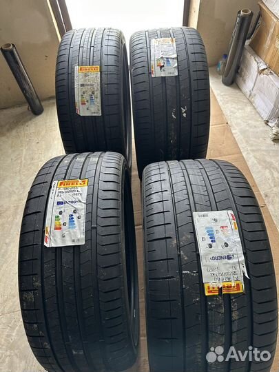 Pirelli P Zero PZ4 325/30 R23 и 285/35 R23