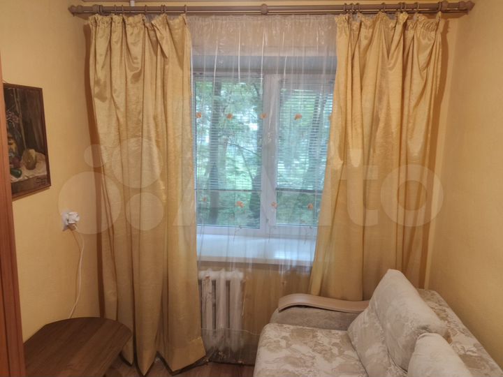 Комната 10 м² в 5-к., 2/5 эт.