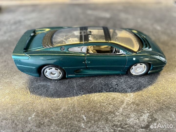 1:18 jaguar maisto