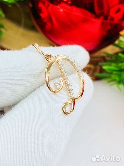 Золотая подвеска буква Д