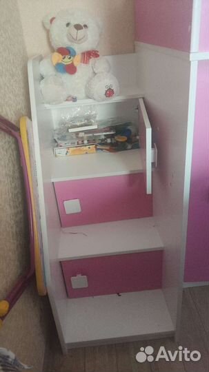 Кровать-чердак бело-розовая