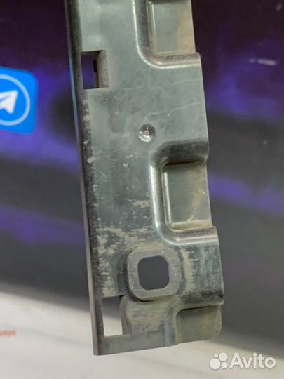 Крепление порога левое Bmw 6 E63 N52B30 2008