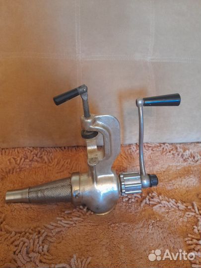 Механическая соковыжималка