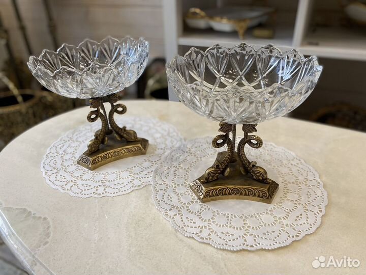 Ваза для конфет на бронзовой ножке