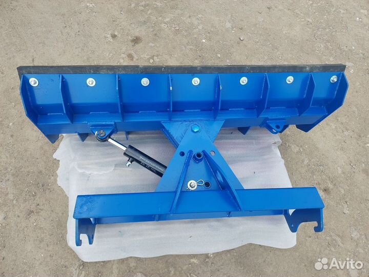 Поворотный гидравлический отвал на кун 1,75 м