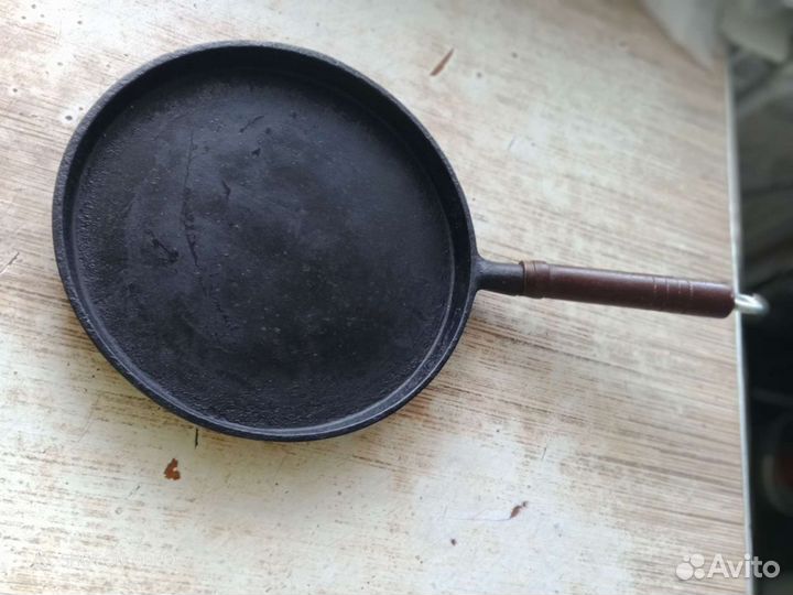 Чугунная сковорода со съемной ручкой
